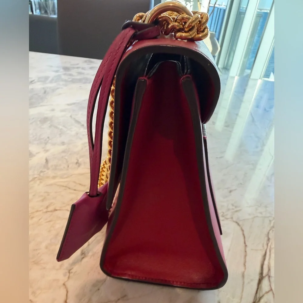 Gucci Padlock Leather Elegant Shoulder or Crossbody Bag